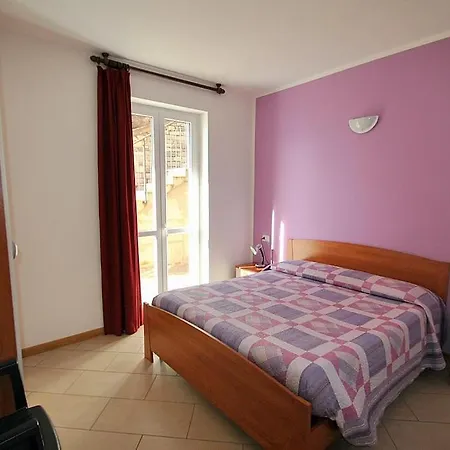 Piazzo Sleeps 4 Pool Wifi Apartment *